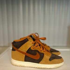 Nike dunk high curry size 9